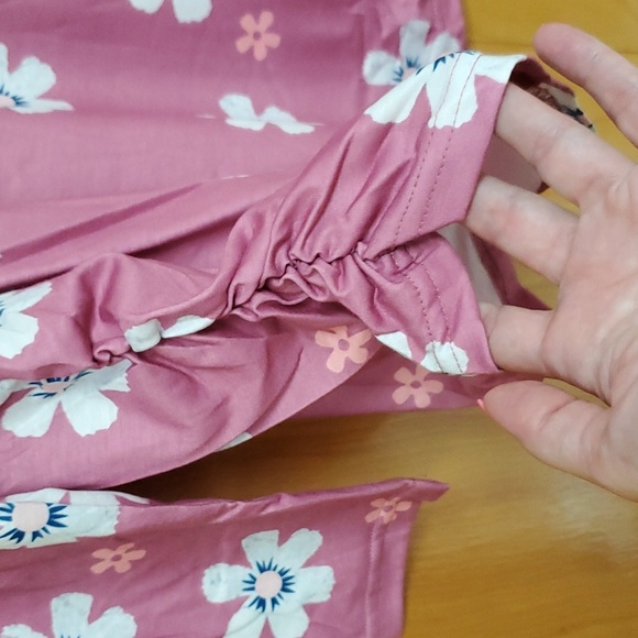 XL Pink & White v-neck floral long sleeve t-shirt - Picture 3 of 7